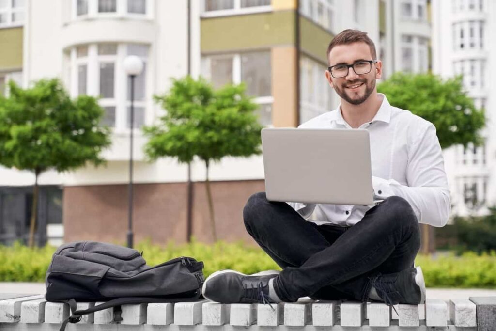 Qual é a melhor mochila para notebook? Saiba como escolher a ideal para você